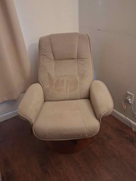 Photo of to move a chair (UWS (96th)) #2