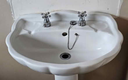 Photo of free Bathroom suite, white (Dawlish EX7) #4