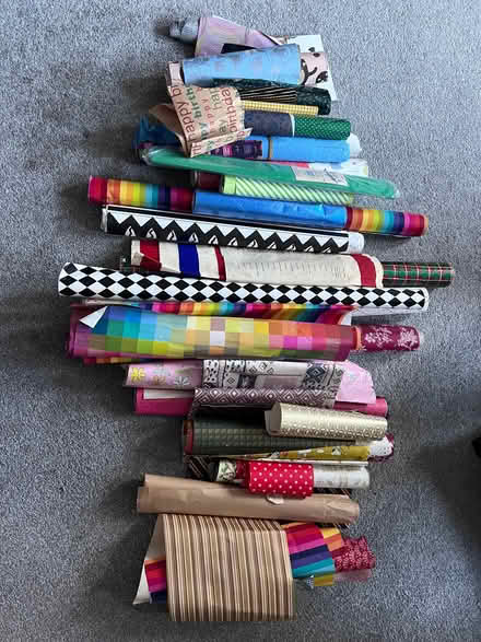 Photo of free Rolls/pieces of wrapping paper (Harringay N8) #1