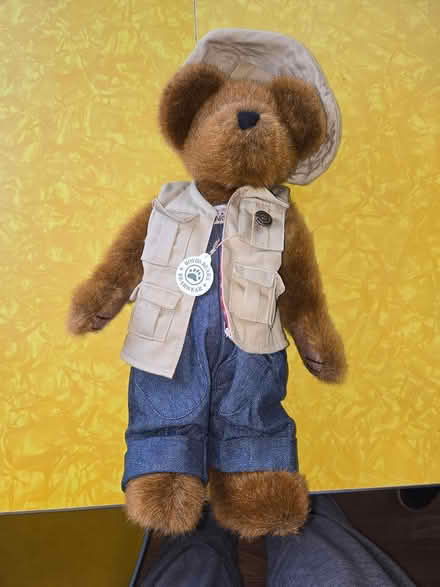 Photo of free Collectible teddy bear (Maple Leaf / Northgate) #1