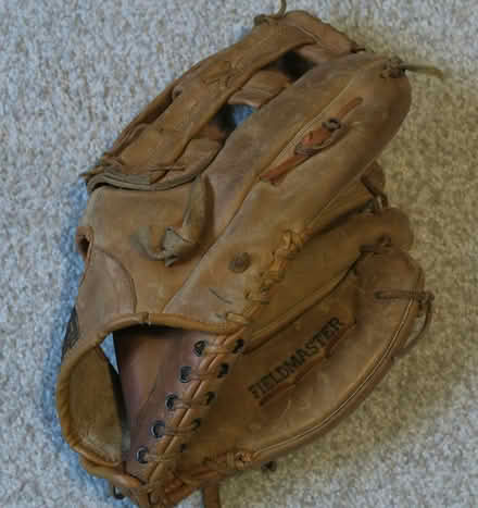 Photo of free Baseball Mitt (Prospect Hts) #2