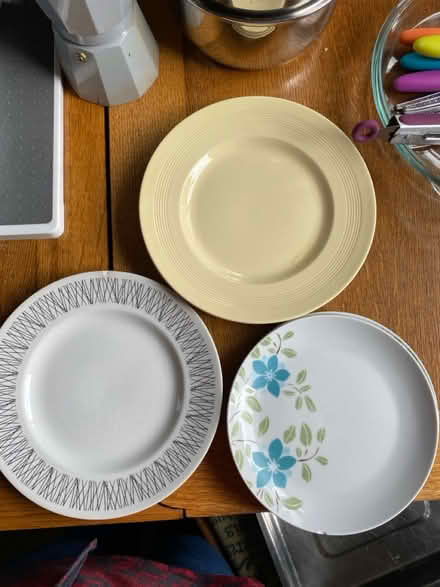 Photo of free 6 plates (Ashton OL6) #1