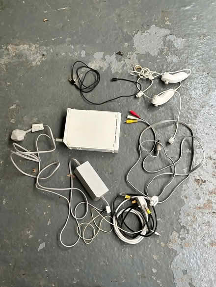 Photo of free Wii Game Console (High Wycombe (East)) #2