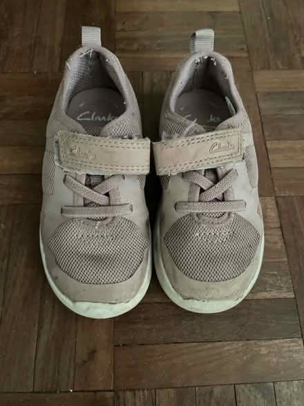 Photo of free Girls shoes (GU22) #1