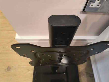 Photo of free TV stand with black glass base (Crowthorne RG45) #2