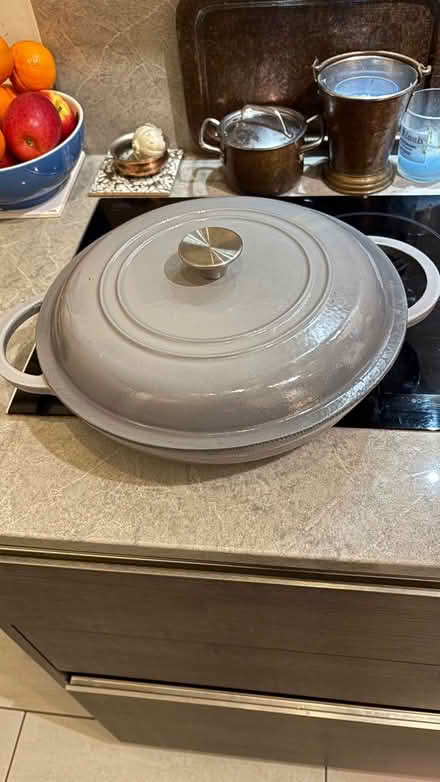 Photo of free 12inch diam casserole (SW10 Off Redcliffe Gdns) #2