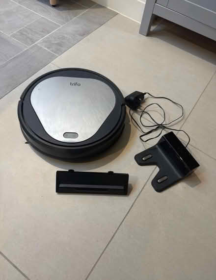 Photo of free Robot vacuum cleaner (Chilbolton Ave, SO22) #1