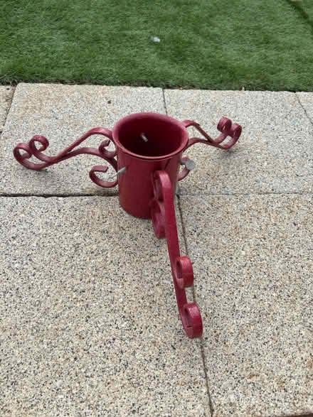 Photo of free Christmas tree stand (Worcester Park KT4) #1