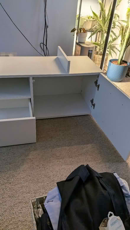 Photo of free White glass topped unit (Congleton CW12) #2