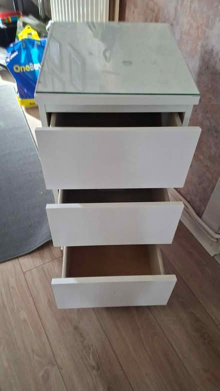 Photo of free 3 draw bedside cabinet (Ellesmere port, CH65) #1