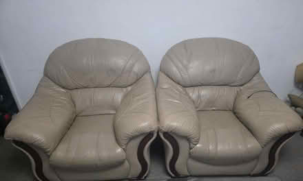 Photo of free Sofa (Rhos LL114) #2
