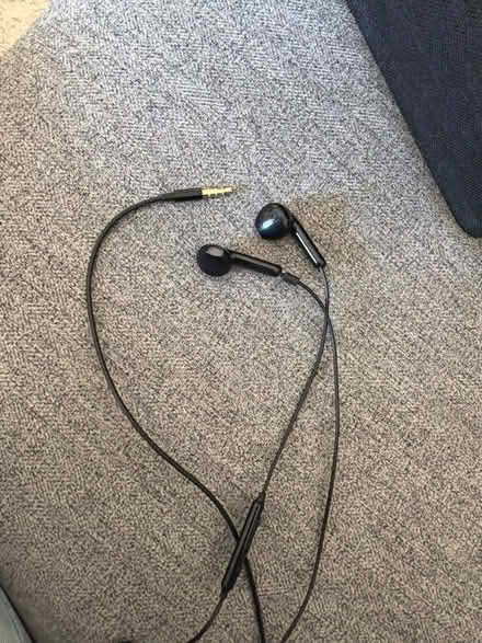 Photo of free Headphones x2 (Park street st albans AL2) #1