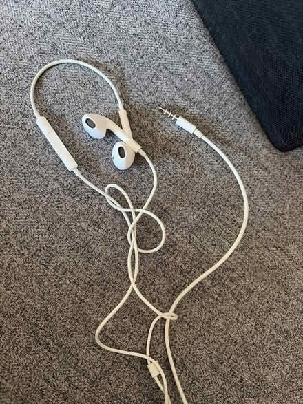 Photo of free Headphones x2 (Park street st albans AL2) #2