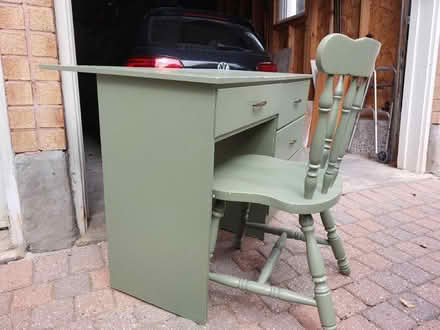 Photo of free Child's desk and chair (Kanata Lakes) #2