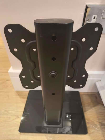 Photo of free TV stand with black glass base (Crowthorne RG45) #1