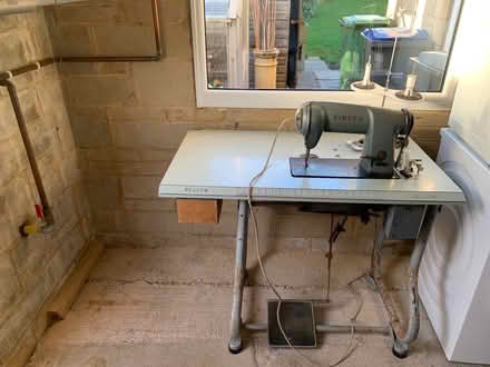 Photo of free vintage industrial singer sewing machine (Winsley BA15) #1