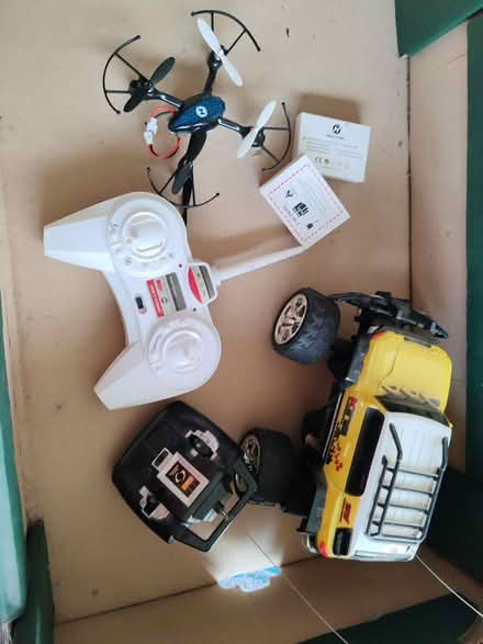 Photo of free Simple drone and kids RC jeep (Hamstreet TN26) #1