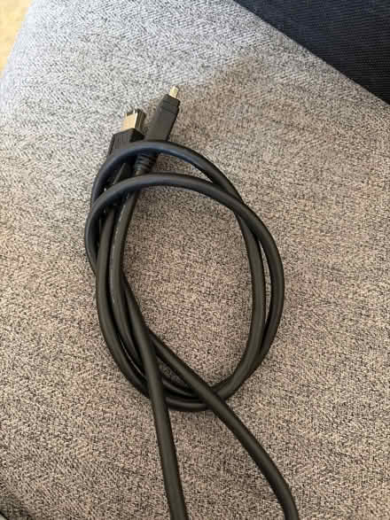Photo of free FireWire 400 6-Pin to 4-Pin cable (Park street st albans AL2) #2
