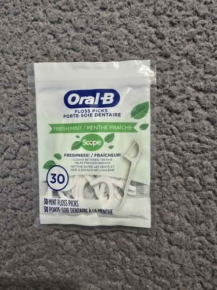 Photo of free Pack of Fresh Mint Floss Picks (West 7th) #1