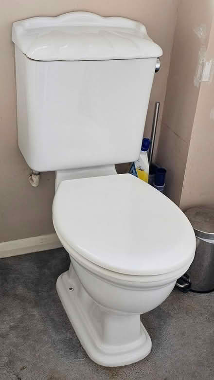 Photo of free Bathroom suite, white (Dawlish EX7) #3