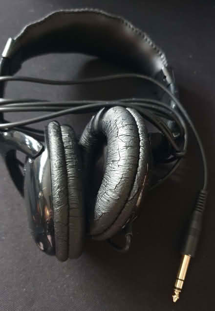 Photo of free Over-ear headphones with 1/4-inch jack plug (Boulton Moor DE24) #1