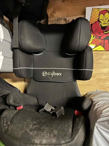Photo of free Kids car seat (IG8 8JN) #2