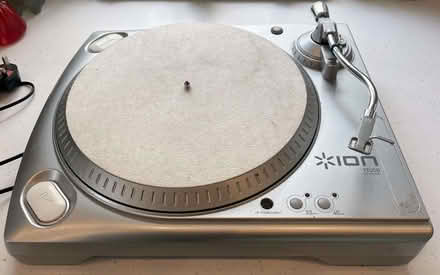 Photo of free Turntable (Hove Station area BN3) #1