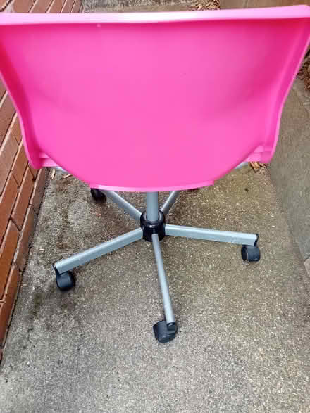 Photo of free 5-legged pink plastic chair (Brampton S40) #2