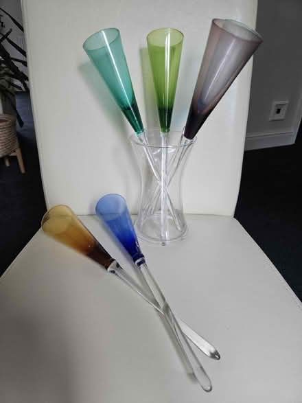 Photo of free Holding Champagne flutes (Harlow CM19) #2