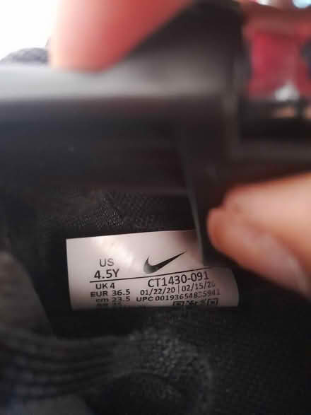 Photo of free Nike trainers Size 4 (Hemel Hempstead HP2) #3