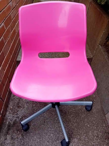Photo of free 5-legged pink plastic chair (Brampton S40) #1