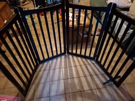 Photo of free Freestanding baby / pet gate (Deptford SE14) #3