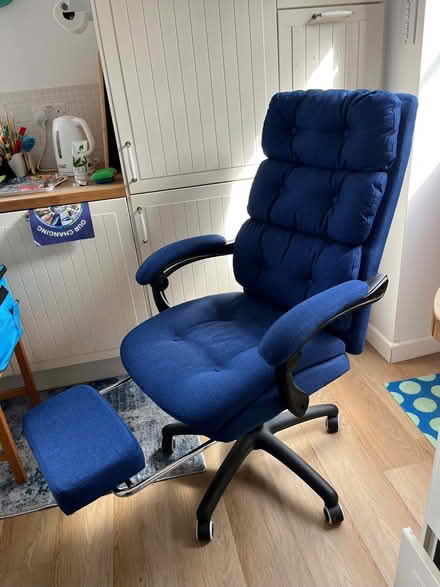Photo of free plush blue office chair (Wirksworth DE4) #3