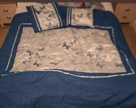 Photo of free Bedspread and matching cushions (Holmewood S42) #3