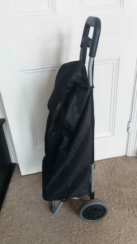 Photo of free Hopper shopping/carrier (Tolworth KT6) #1