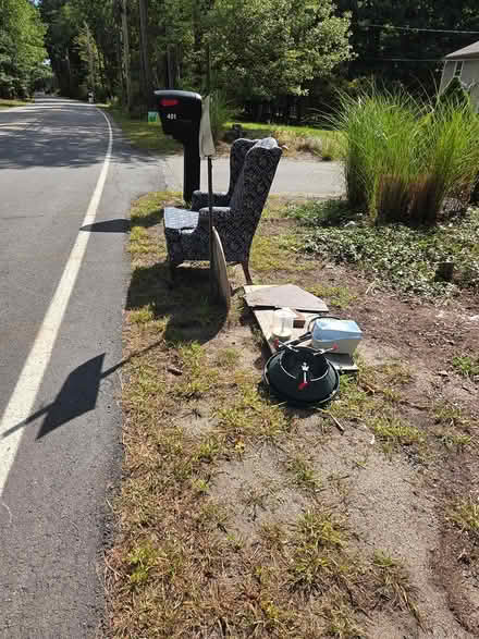 Photo of free curb alert (401 longley rd groton MA) #2
