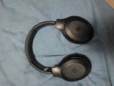 Photo of free Wireless headphones (Hainault IG6 3s) #3