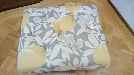 Photo of free Ottoman (Bellevue Bridle Trails area) #3
