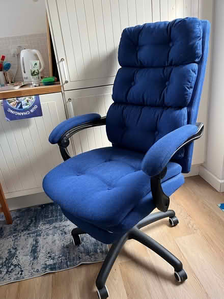 Photo of free plush blue office chair (Wirksworth DE4) #1