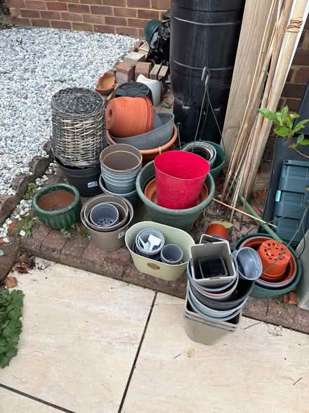 Photo of free Various pots (Crowthorne RG45) #1