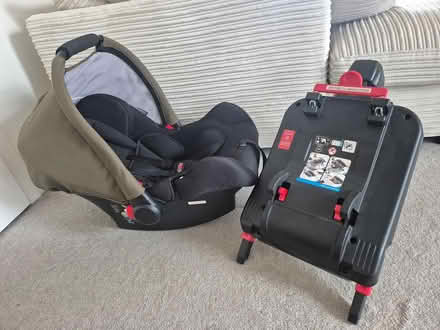 Photo of free Ickle Bubba Car Seat & ISOFIX Base (Hertford SG14) #1