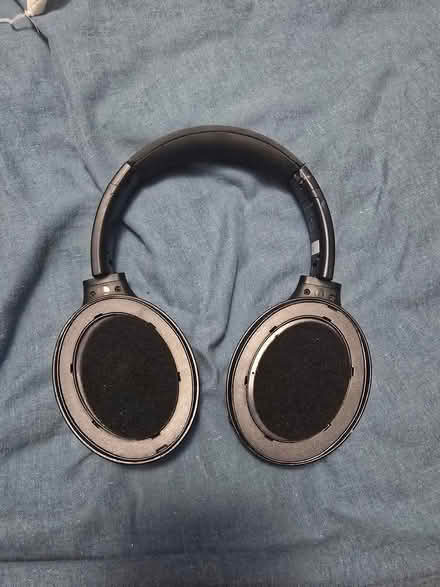 Photo of free Wireless headphones (Hainault IG6 3s) #2
