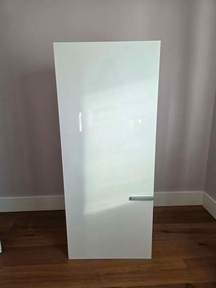 Photo of free Wall-mounted cabinet in white high-gloss finish (Surrey Quays SE16) #2