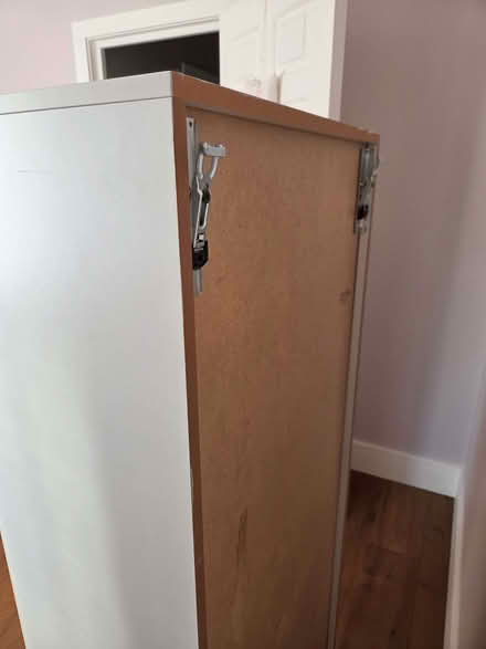 Photo of free Wall-mounted cabinet in white high-gloss finish (Surrey Quays SE16) #4