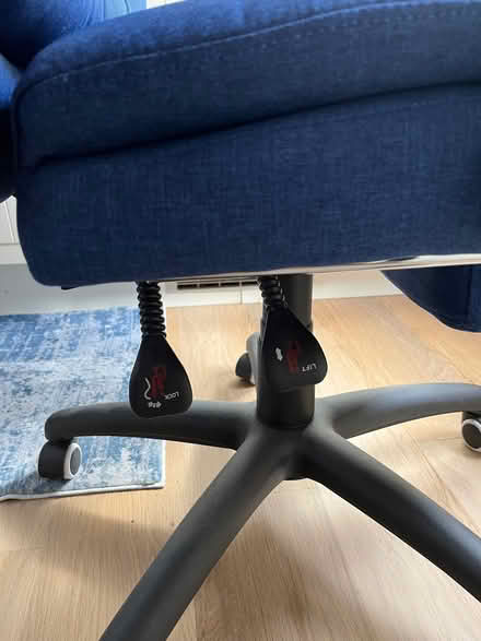 Photo of free plush blue office chair (Wirksworth DE4) #4
