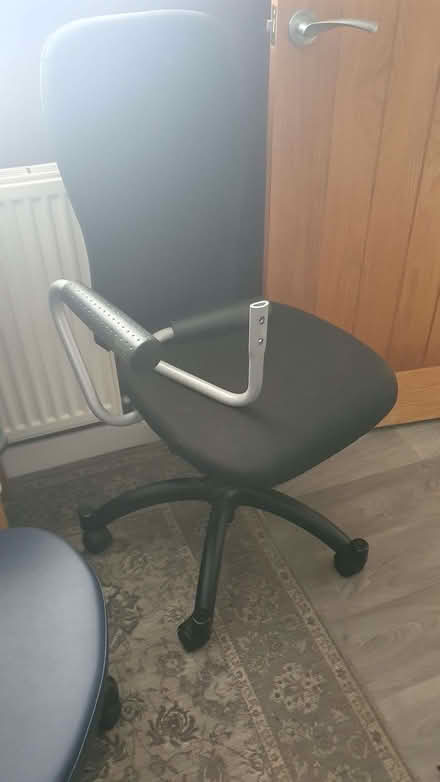 Photo of free Black office swivel chair (needs repair) (Boulton Moor DE24) #1