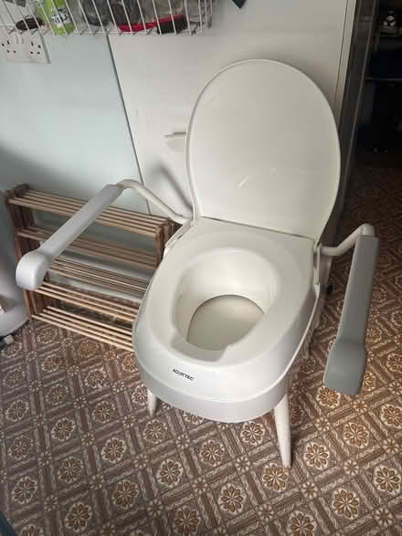 Photo of free Raised loo seat for elderly (Gerrards Cross) #1