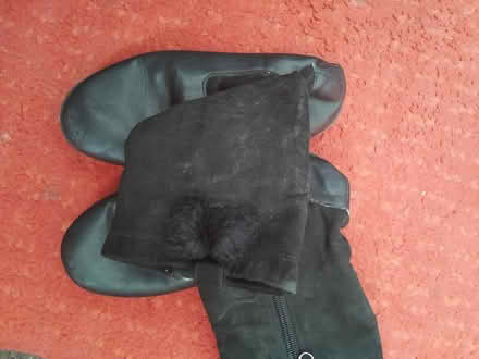 Photo of free Black girl boots size 31 (Hemel Hempstead HP2) #2