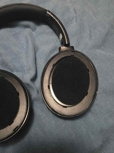 Photo of free Wireless headphones (Hainault IG6 3s) #1
