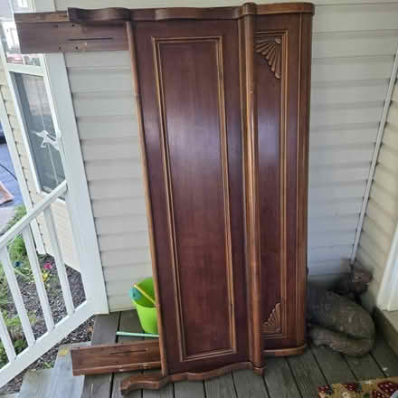 Photo of free Queen sleigh bed frame (Near Harrison Crossing) #1